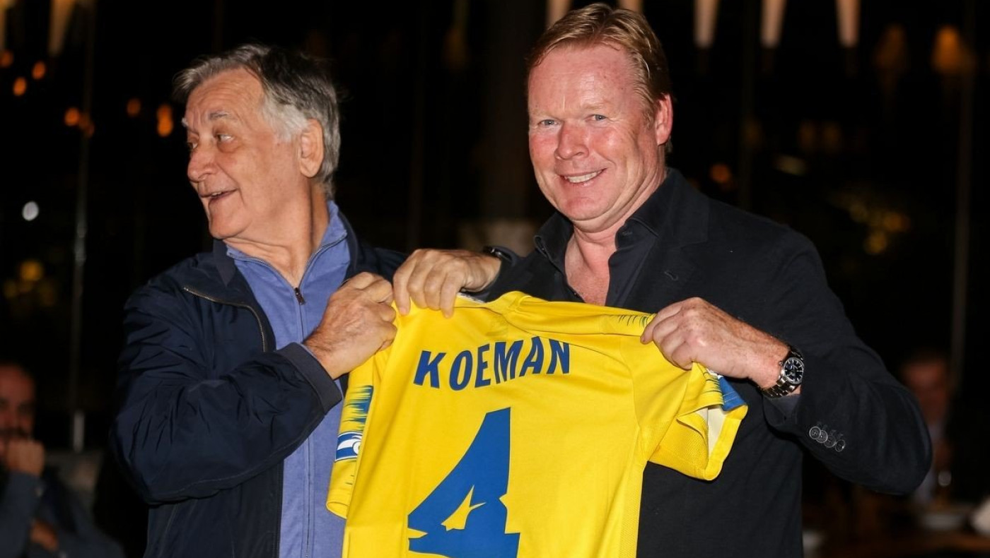 Ο Παναιτωλικός τίμησε τον Κούμαν και του έκανε δώρο φανέλα!