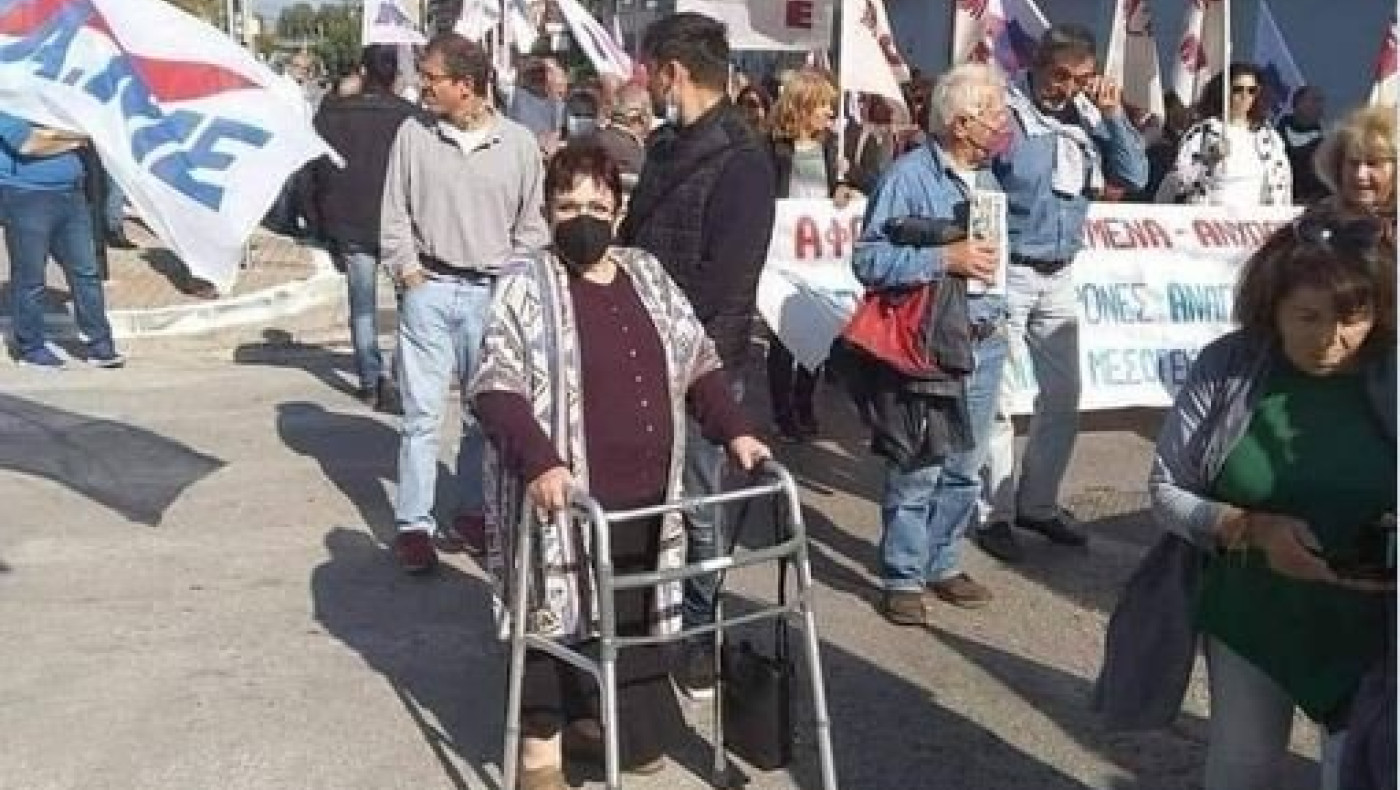 Παπαρήγα: Στην πρώτη γραμμή της πορείας με... πι