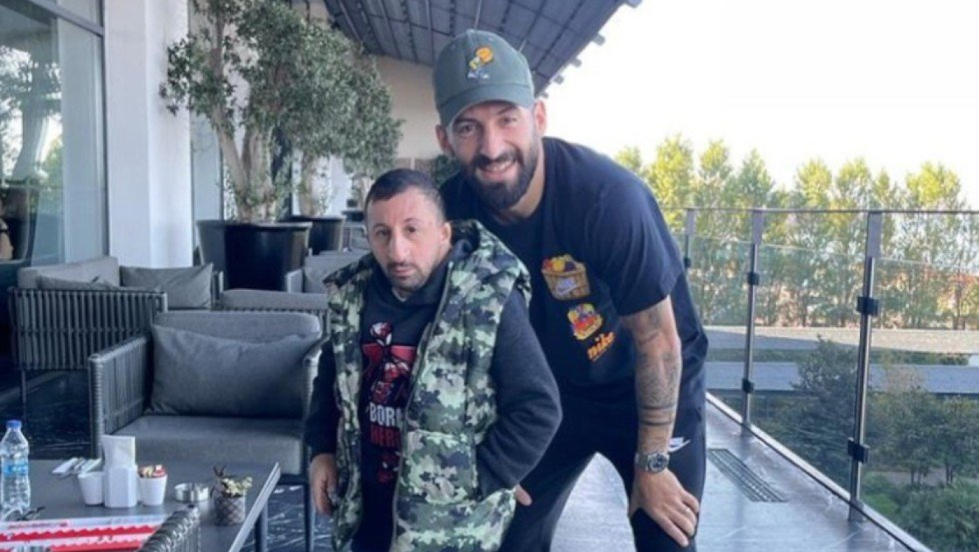 Βίντεο-έπος: Ο Κοκσάλ Μπαμπά πήρε στο «κυνήγι» τον Μανώλη Σιώπη