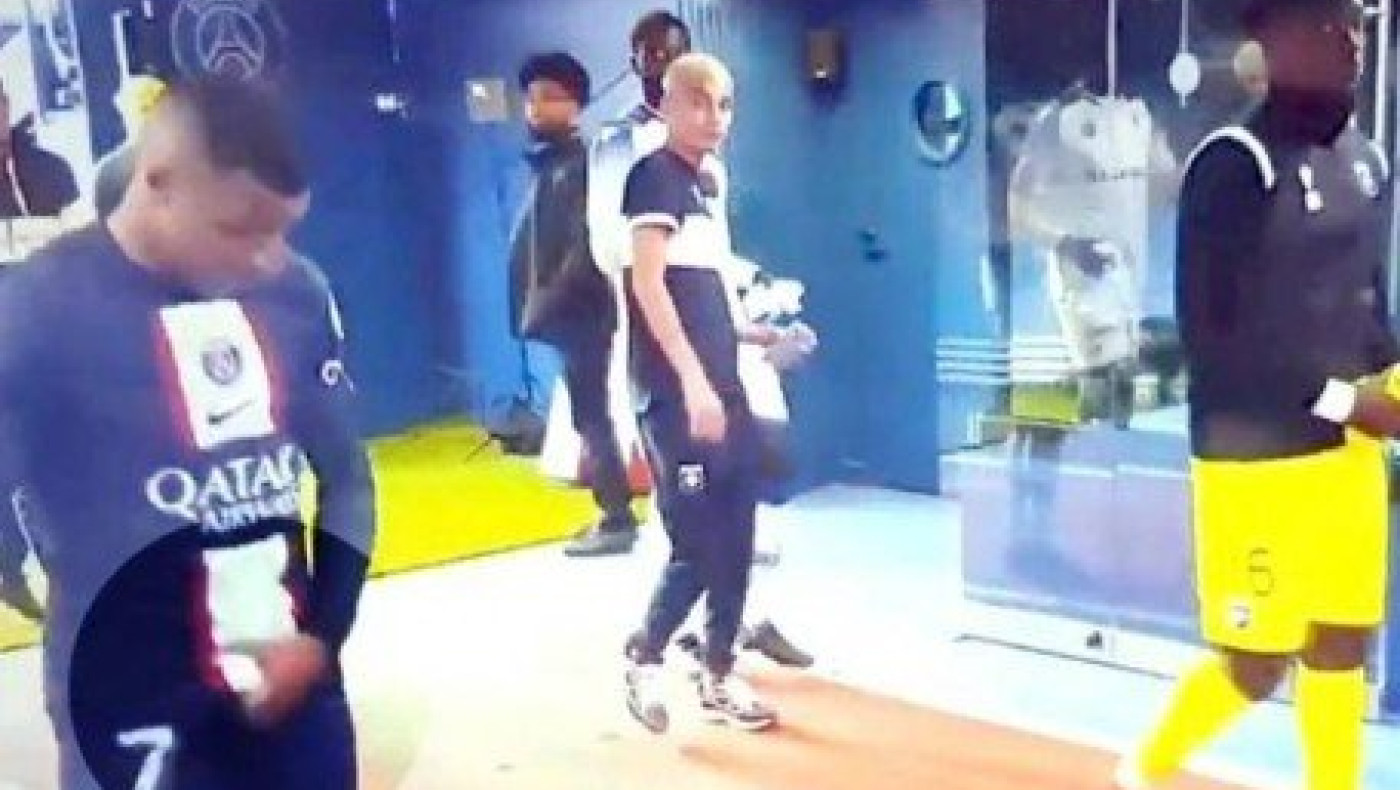 Ο Εμπαπέ έπιασε τα γεννητικά του όργανα και τα έδειξε στον τερματοφύλακα της Οσέρ! (vid)