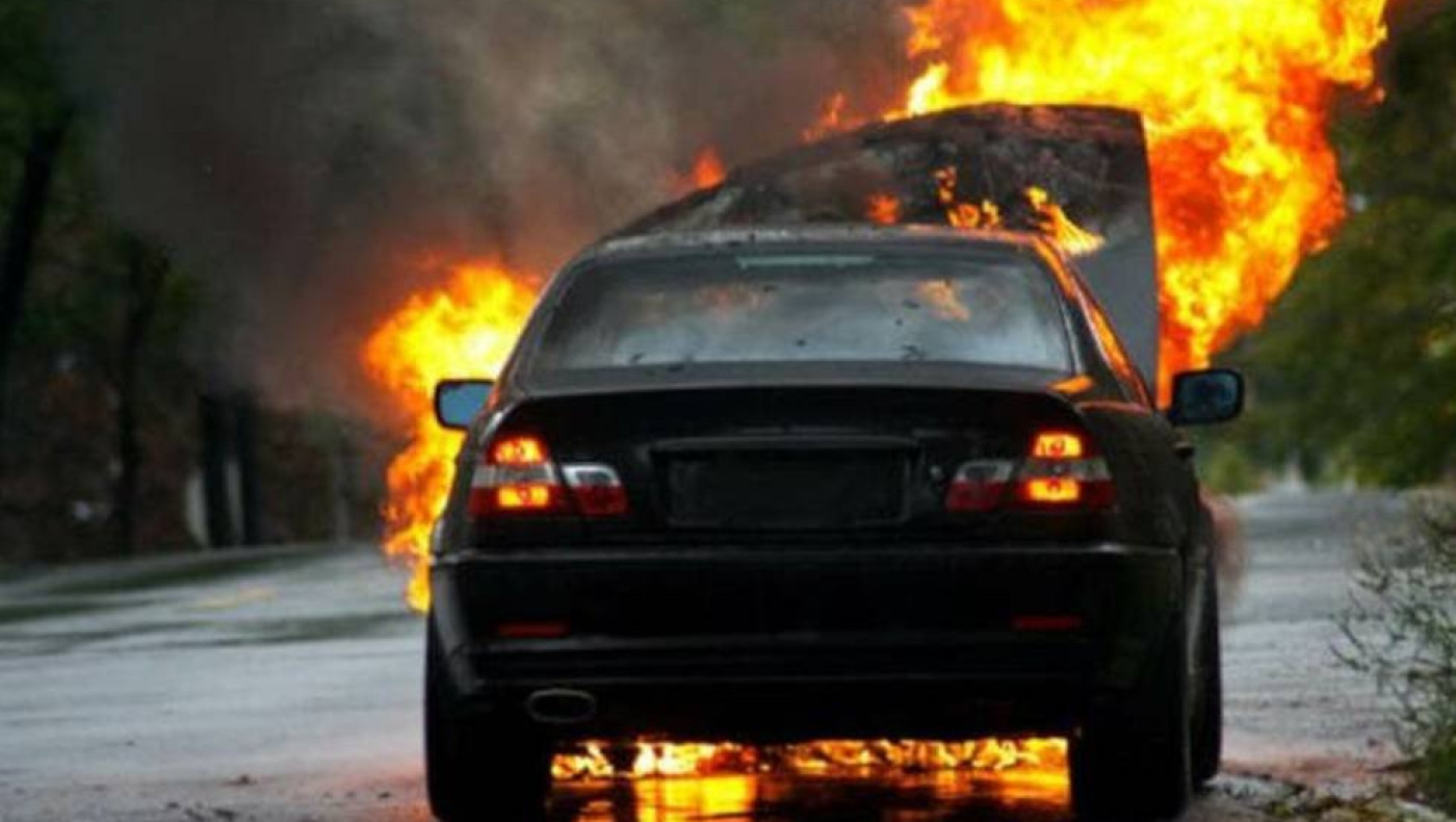 Θεσσαλονίκη: Κάηκε ολοσχερώς αυτοκίνητο στον Περιφερειακό