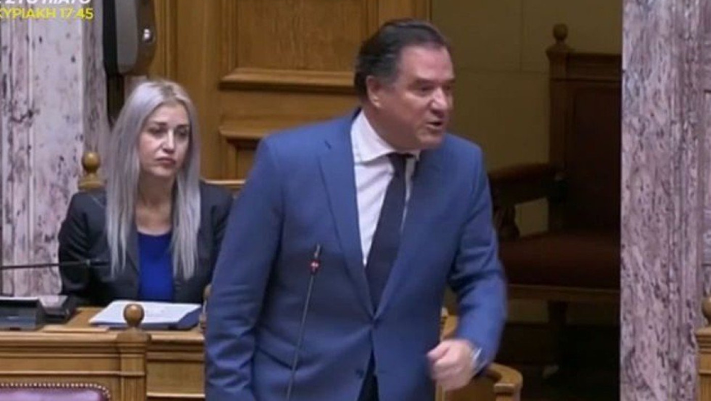 Επίσκεψη Άδωνι Γεωργιάδη στο Νοσοκομείο της Χίου και... αποδοκιμασίες: «Μας διαλύσατε...»