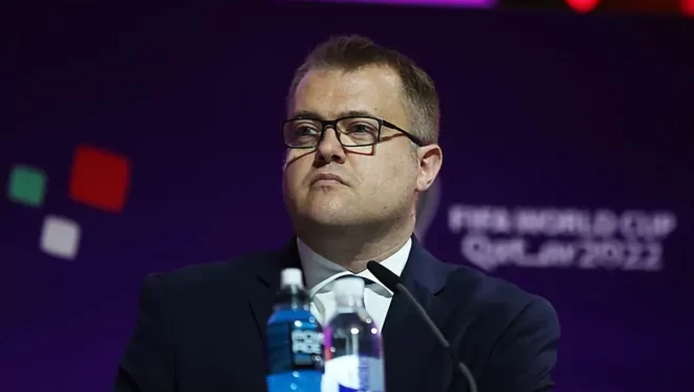 Ο διευθυντής επικοινωνίας της FIFA ανακοίνωσε πως είναι γκέι, μετά τις δηλώσεις Ινφαντίνο