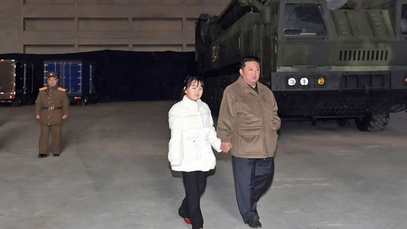 Κιμ Γιονγκ Ουν: Η πρώτη δημόσια εμφάνιση με την κόρη του σε... εκτόξευση πυραύλου!