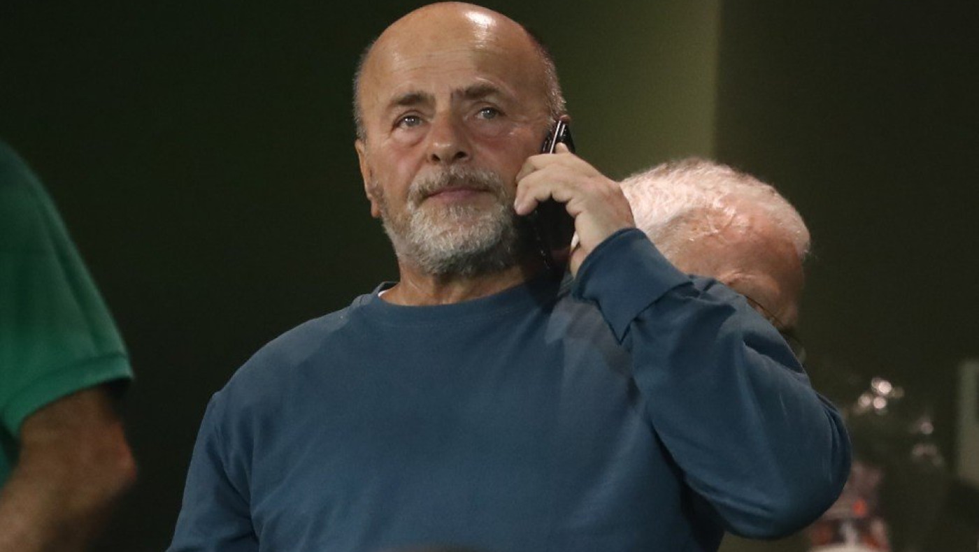 Μηχανοκίνητη ομάδα έξω από τα γραφεία του ΣΚΑΙ, συνθήματα κατά του Αλαφούζου