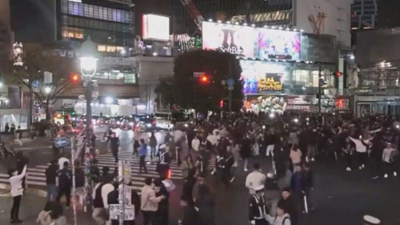 Μουντιάλ: Ιάπωνες ξεχύθηκαν στους δρόμους και πανηγύριζαν με έναν ιδιαίτερο τρόπο