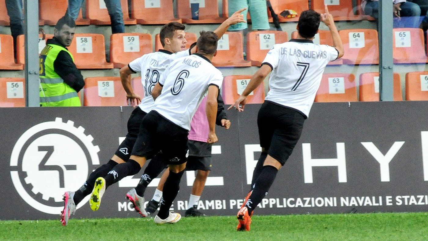 «Διπλό» αφιερωμένο στον εγχειρισμένο Ντε λας Κουέβας 