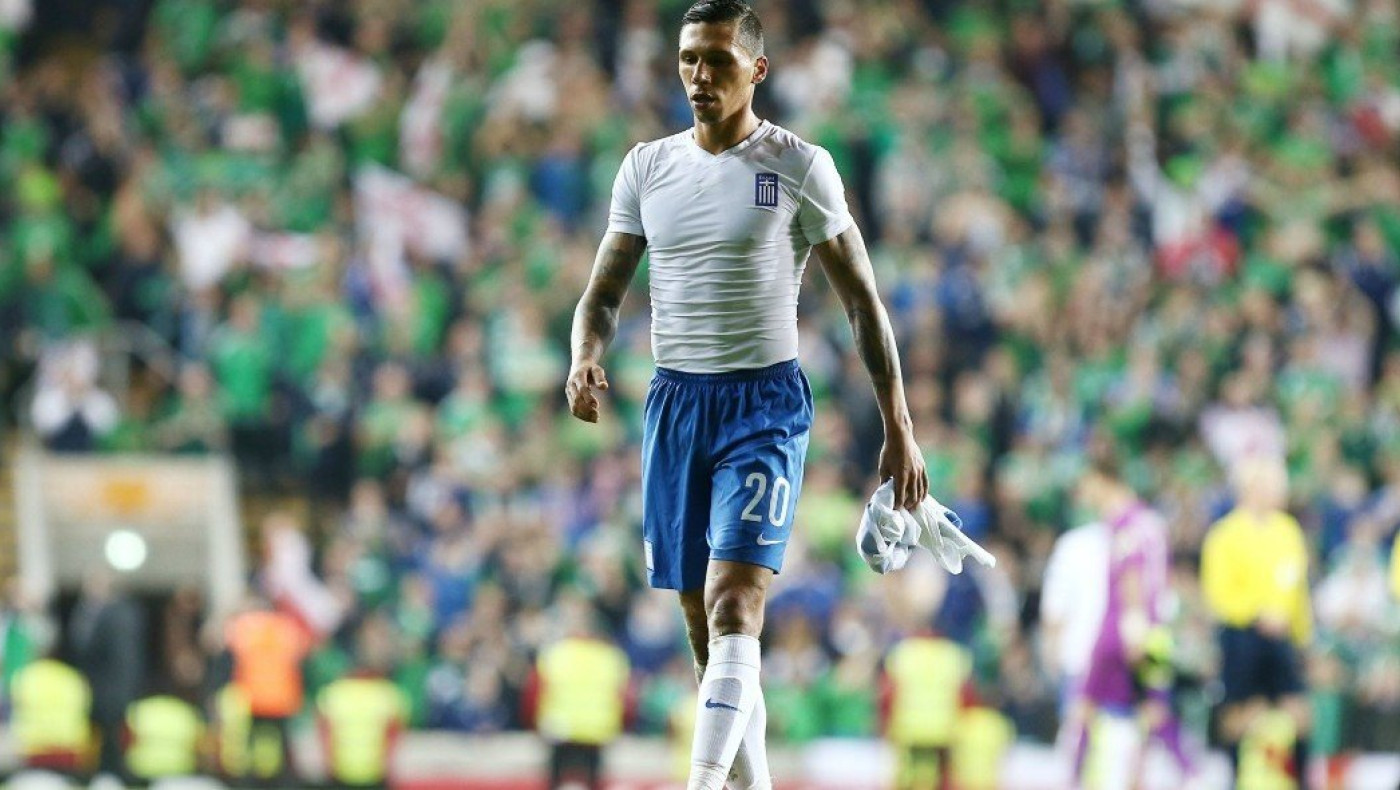 Πέταξε την φανέλα ο Χολέμπας!