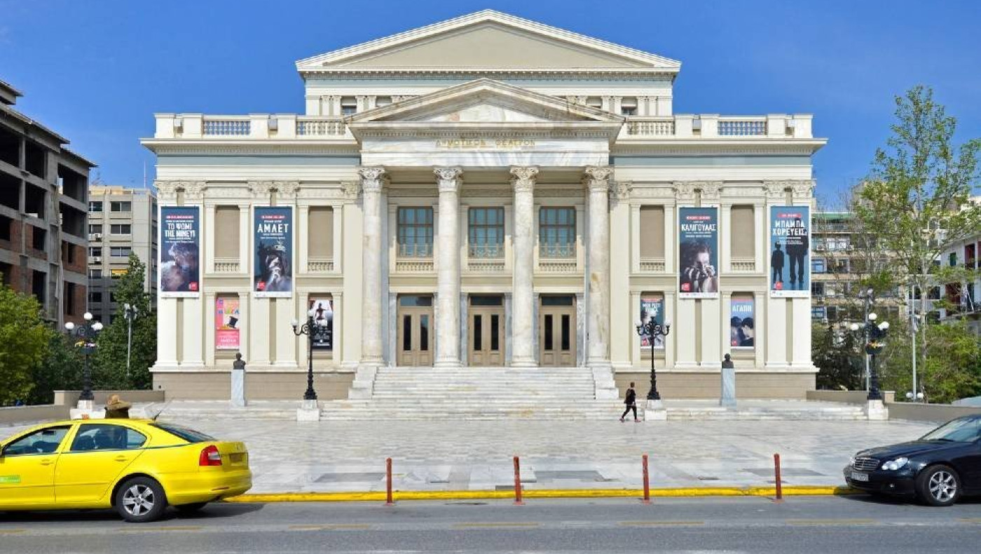 Δημοτικό Θέατρο Πειραιά: Κατέρρευσε μέρος της σκηνής - τραυματίστηκαν μαθητές