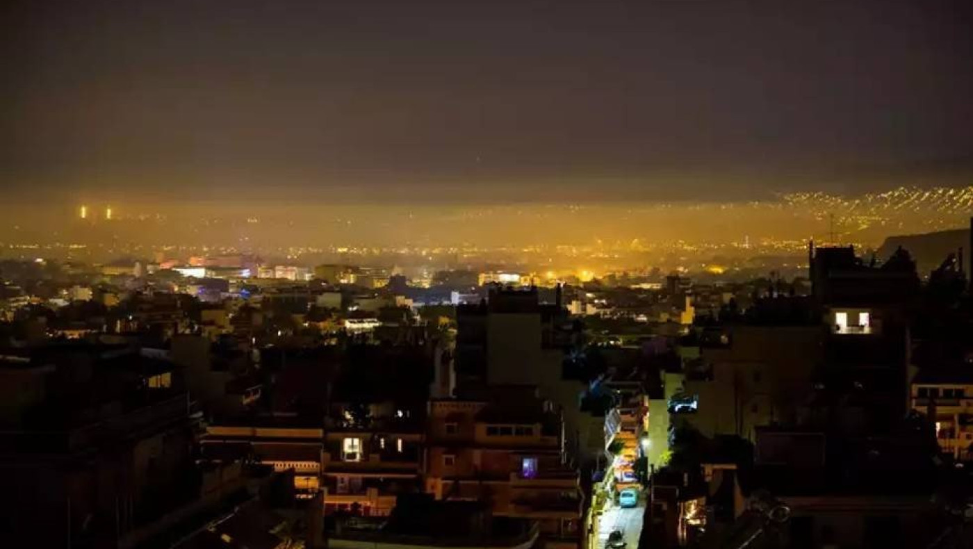 Ελλάδα: Βαρύτατη η επιβάρυνση στην ποιότητα του αέρα από τα τζάκια και τα ΙΧ