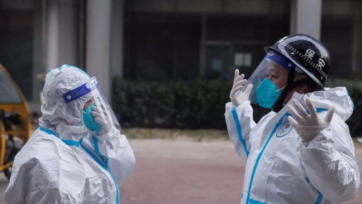 Αμερικανός Επιστήμονας: Ο covid κατασκευάστηκε και διέρρευσε με ευθύνη των ΗΠΑ