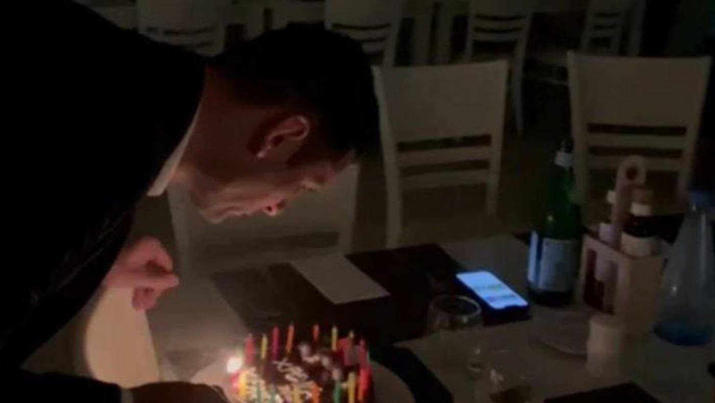 ΠΑΟΚ - Η τούρτα έκπληξη στον Χρήστο Καρυπίδη: «Να απολαμβάνετε κάθε προπόνηση σαν να είναι η τελευταία σας»