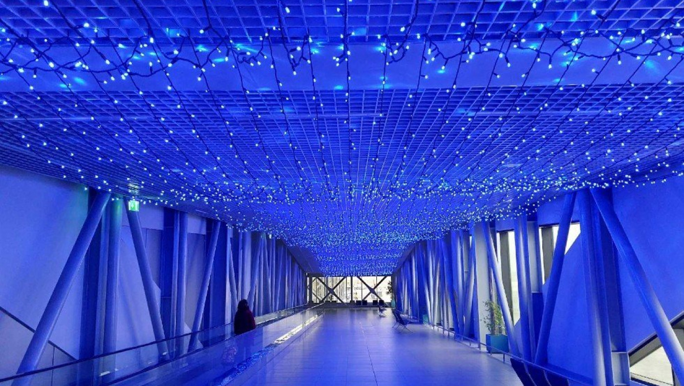 Τα γιορτινά του φόρεσε το αεροδρόμιο Μακεδονία