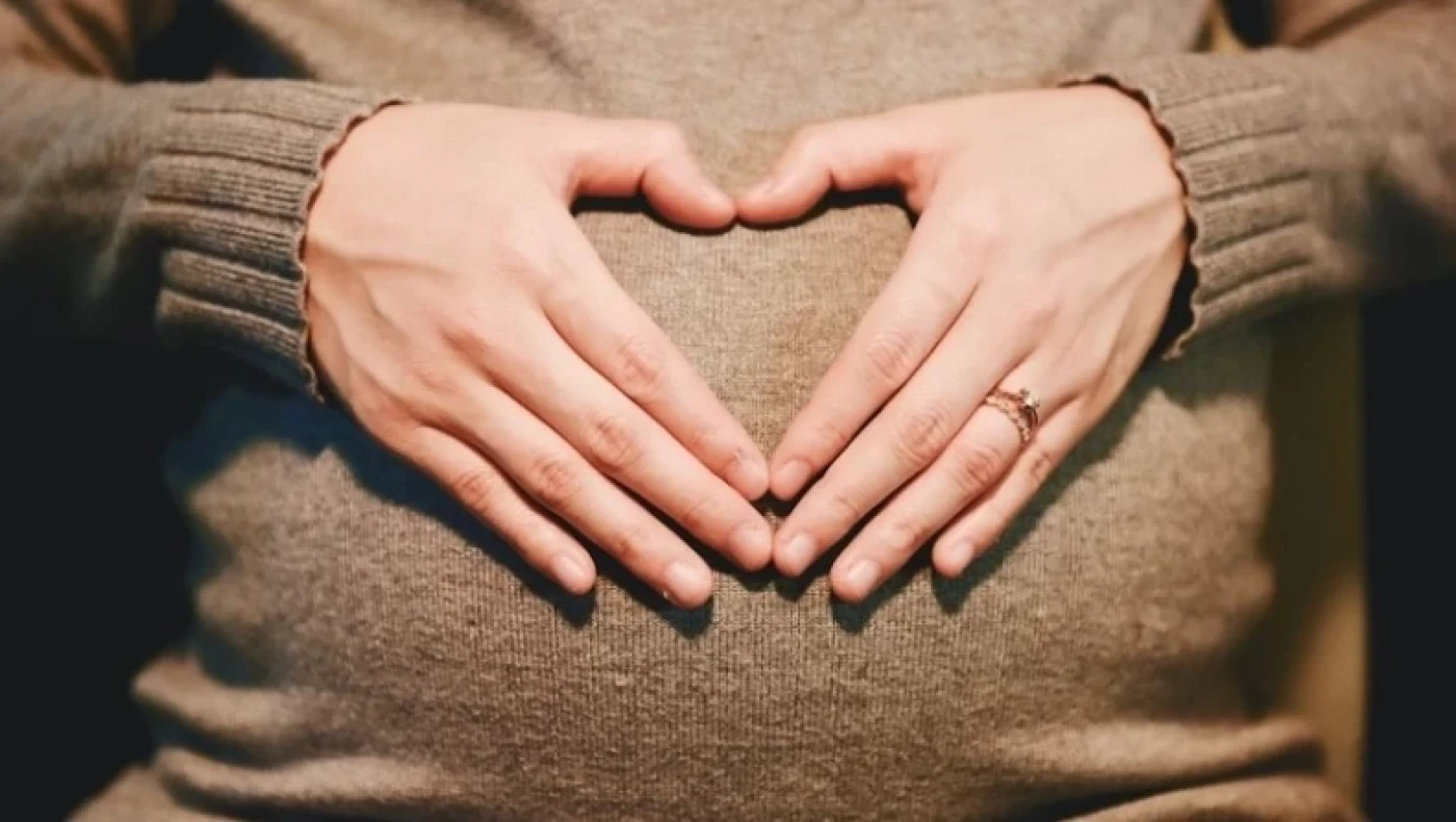 Επίδομα γέννας: Τέλος τα 2.000 ευρώ στο χέρι, τι αλλάζει