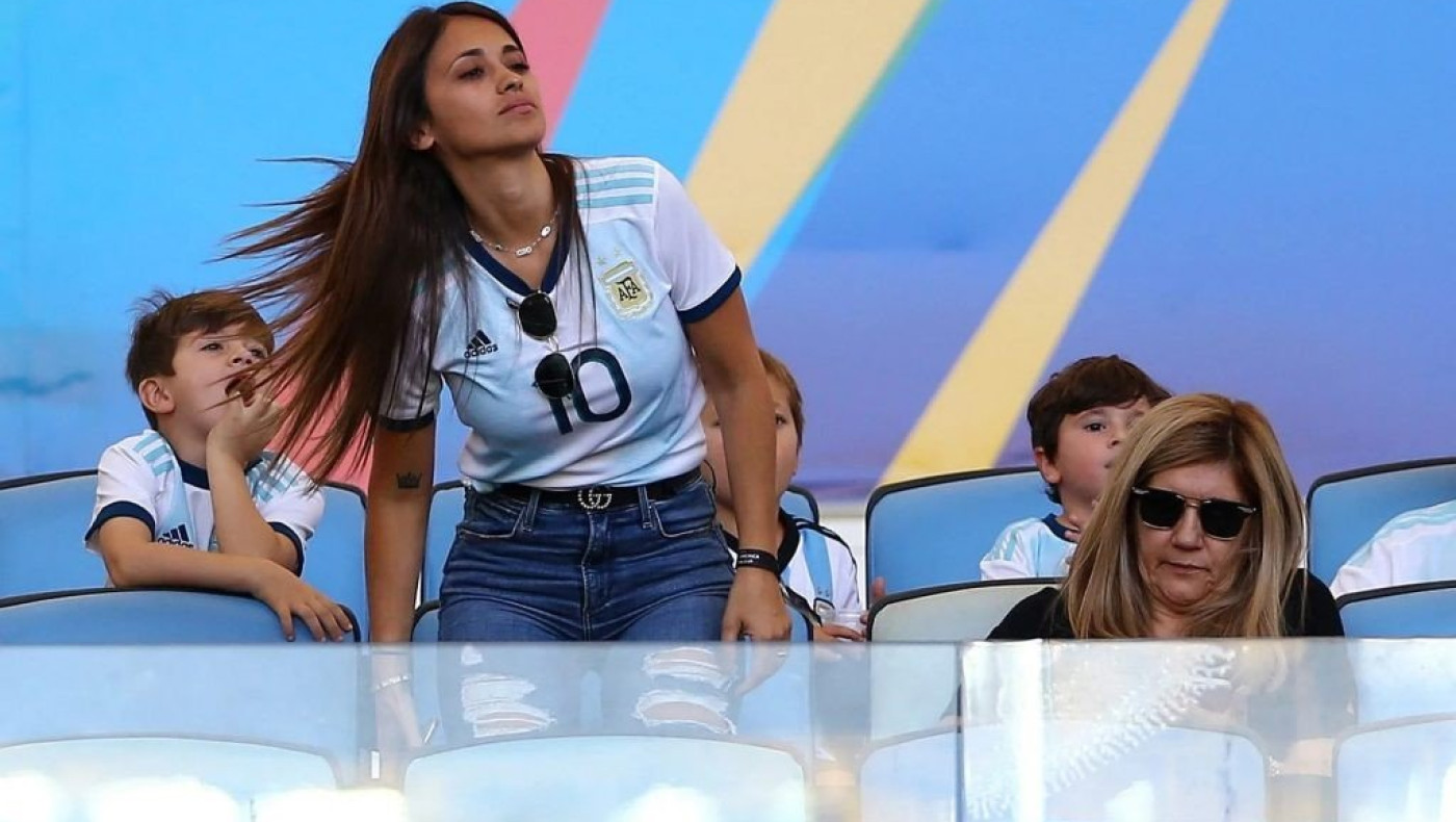 Ξεκαρδιστικό στιγμιότυπο: Η Αντονέλα μιμείται το ξέσπασμα του Μέσι στον δημοσιογράφο