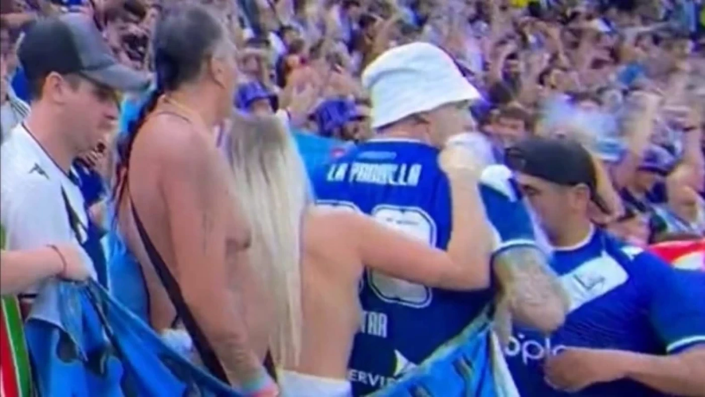 Γυμνόστηθες πανηγύρισαν δύο γυναίκες για τη νίκη της Αργεντινής