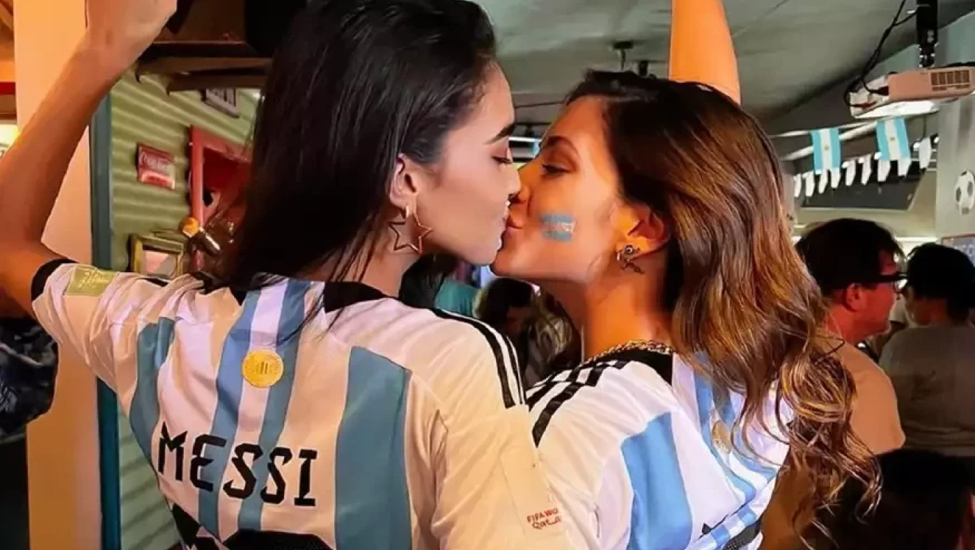 Έτσι πανηγύρισαν τη νίκη της Αργεντινής η Μις Αργεντινή και η Μις Π.Ρίκο