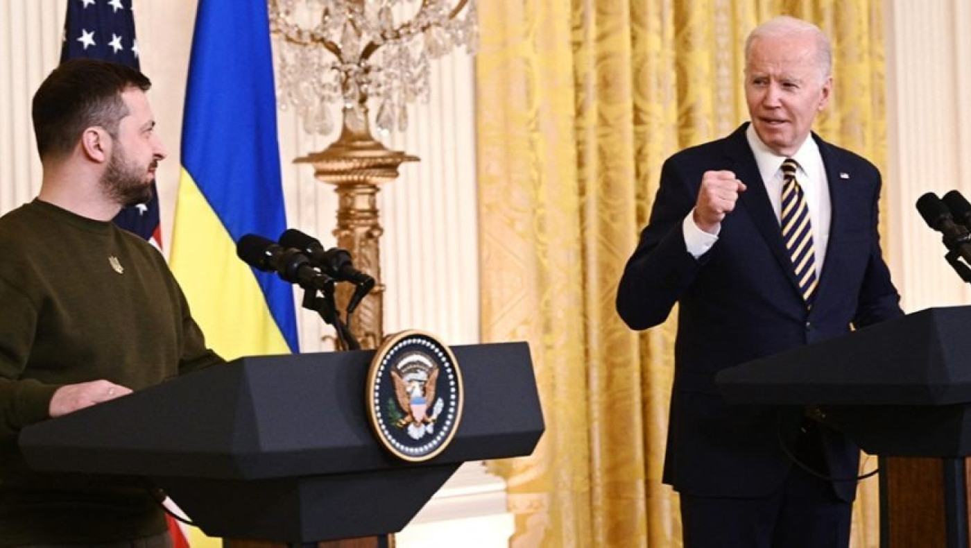 «Ο Ζελένσκι έμοιαζε με μάνατζερ στριπτιζάδικου» - Το σχόλιο Αμερικανού σχολιαστή για τον Ουκρανό πρόεδρο