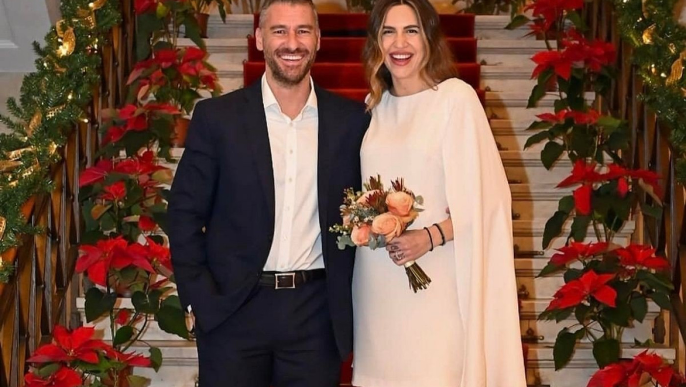 Ανέβηκε τα σκαλιά της εκκλησίας με την κόρη του Πανουργιά ο Γιούρκας!