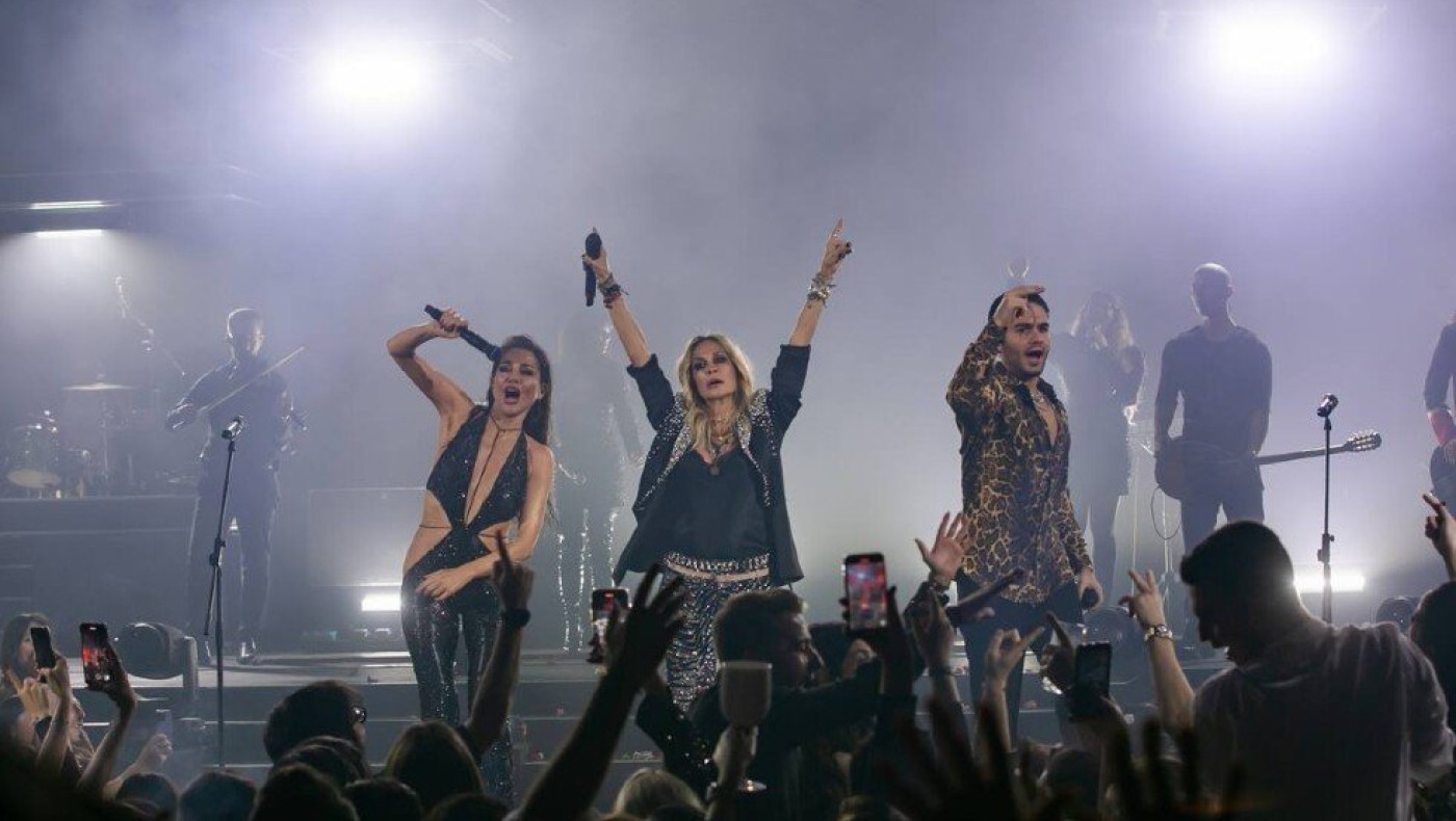 Τα... «έσπασε» στη Βανδή η Άννα Βίσση