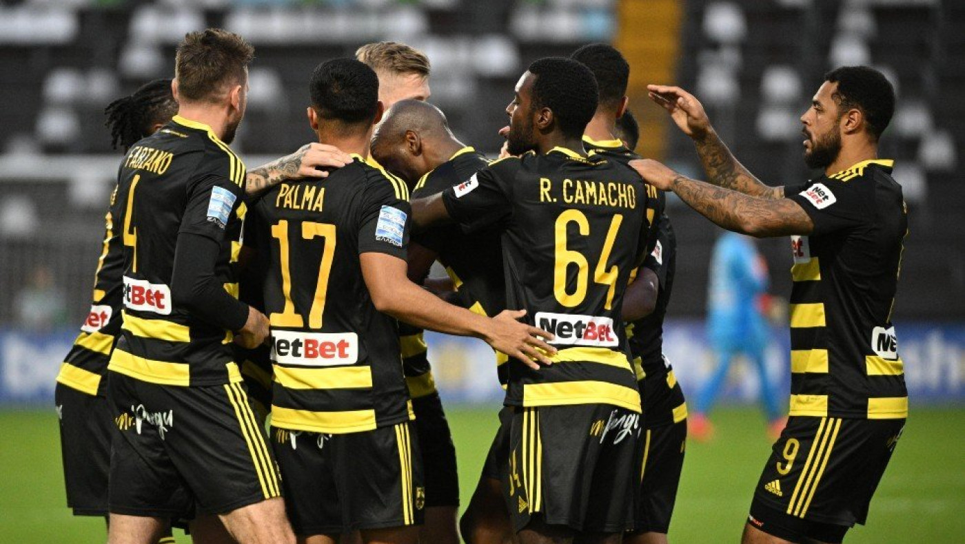 Φουλ επίθεση γιατί…απαγορεύεται η «γκέλα»