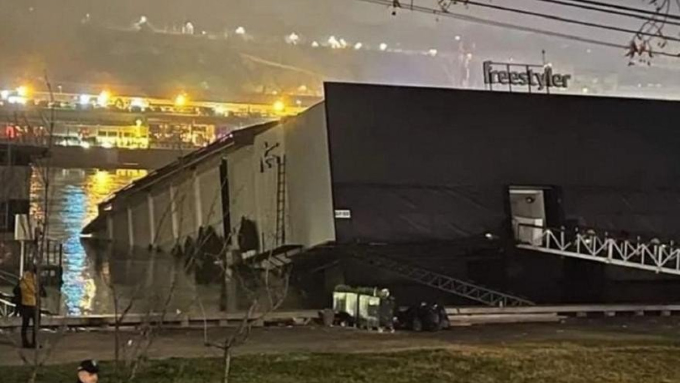 Πλωτό κλαμπ στο Βελιγράδι βούλιαξε στο ποτάμι ενώ ήταν γεμάτο κόσμο!