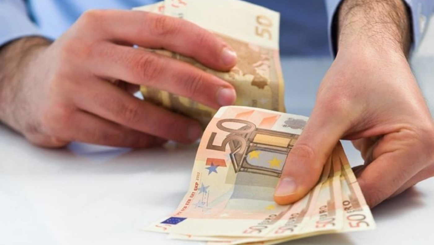 Σε αδιέξοδο η ΑΑΔΕ: Διαγράφει χρέη δισεκατομμυρίων που δεν μπορεί να εισπράξει!