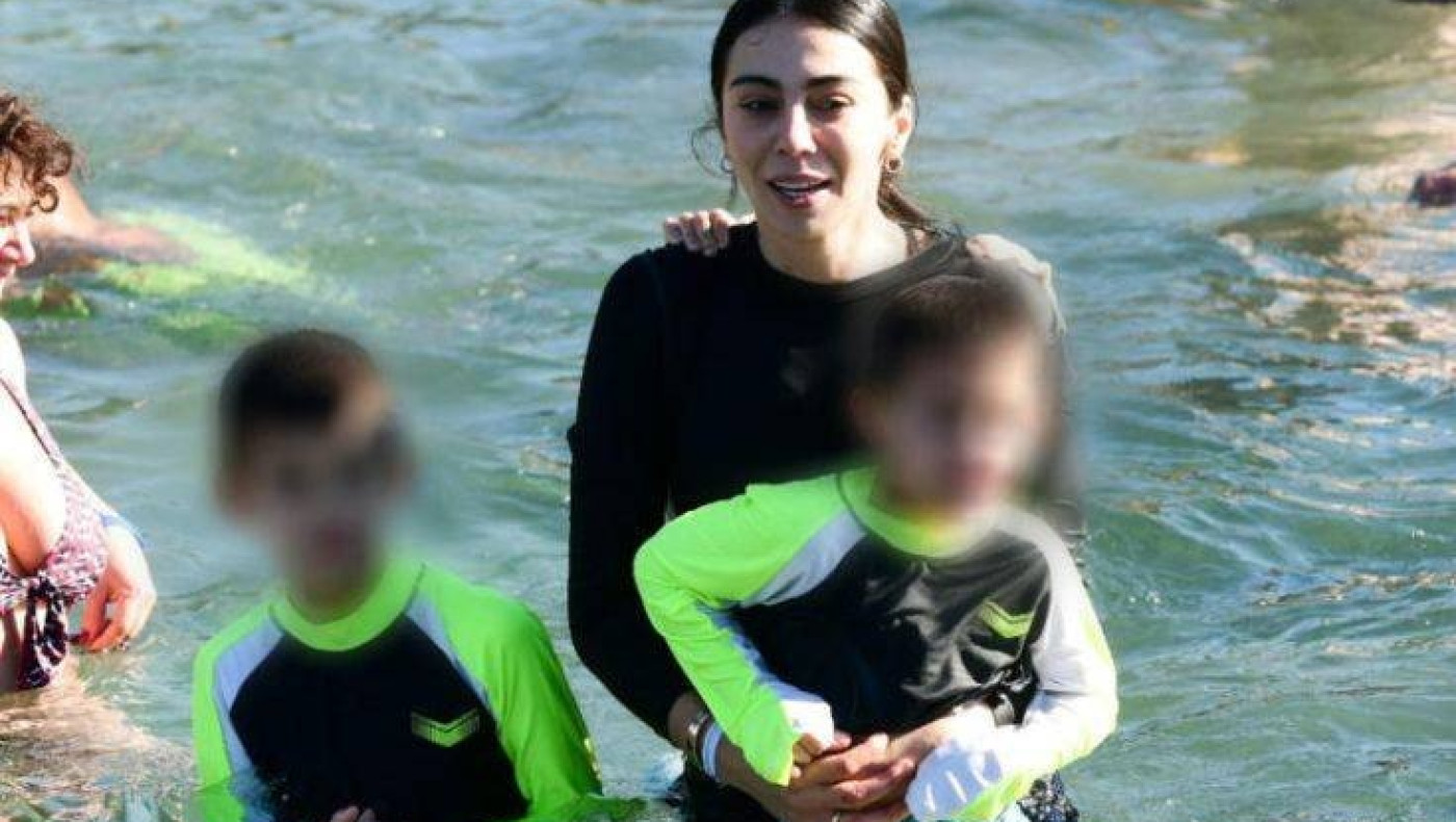 Θεοφάνεια: Η Ολυμπία Χοψονίδου βούτηξε με τα έξι της παιδιά για να πιάσουν τον σταυρό