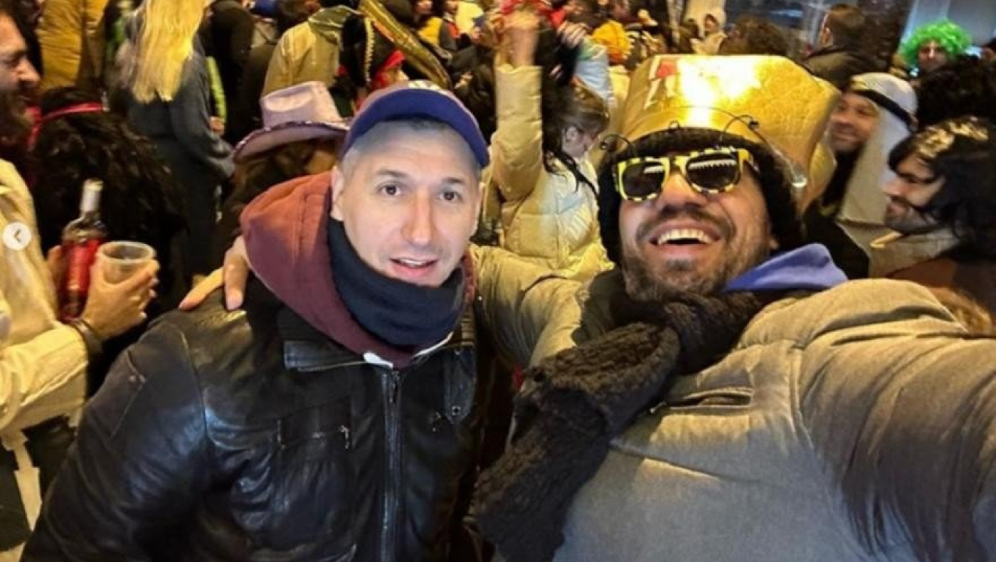 Παπαδόπουλος και Διαμαντίδης ντύθηκαν... καρναβάλια, παίρνοντας μέρος στα έθιμα της Καστοριάς
