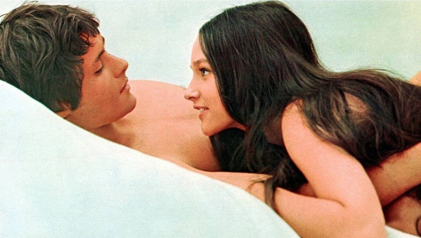 Ζευγάρι ηθοποιών στο «Ρομέο και Ιουλιέτα» μηνύει τον σκηνοθέτη για γυμνές σκηνές