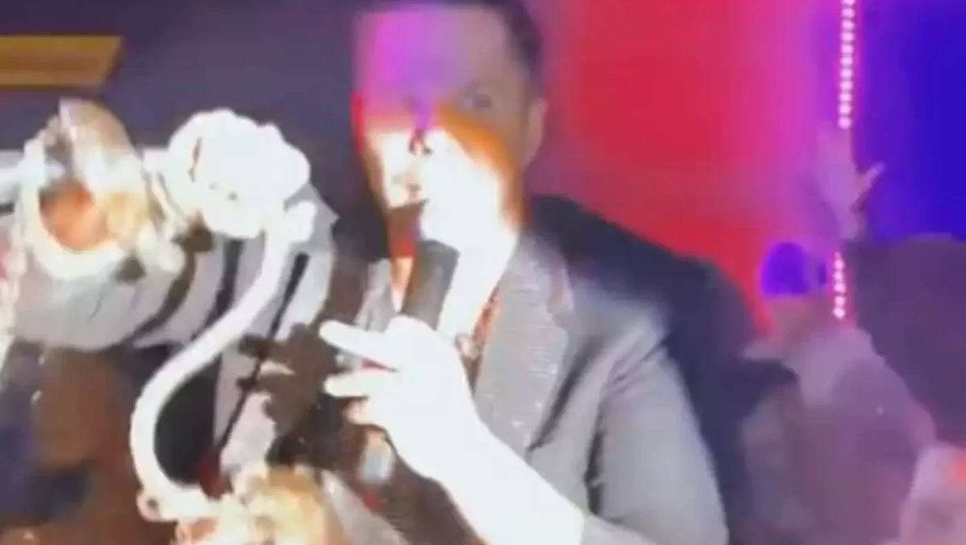 Γιώργος Τσαλίκης: Κατέρρευσε πολυέλαιος σε νυχτερινό κέντρο, την ώρα που τραγουδούσε