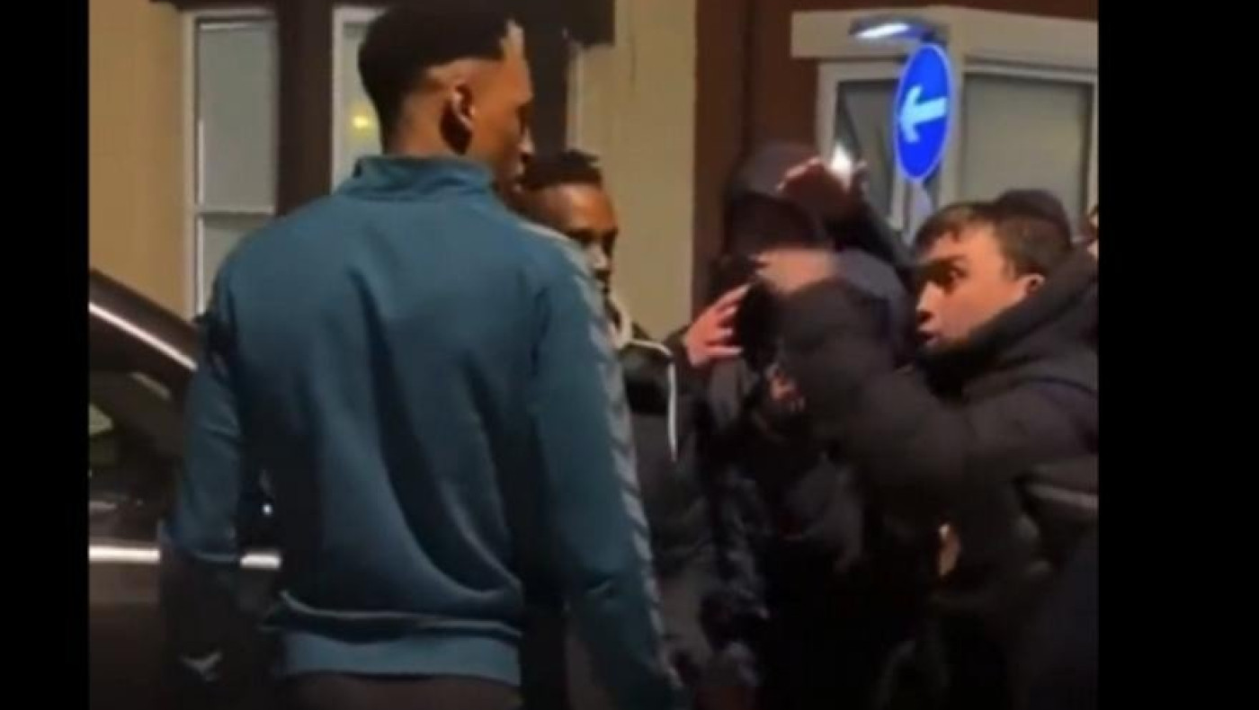 «Σάκος του μποξ» ο Μίνα- Έφαγε γερό κράξιμο από τους οπαδούς για τα... χάλια της Έβερτον