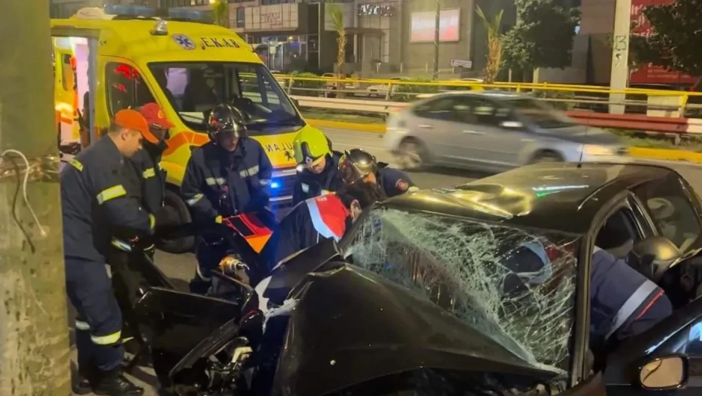 Σοκαριστικό τροχαίο στη Συγγρού- Χωρίς τις αισθήσεις του ανασύρθηκε  ο οδηγός