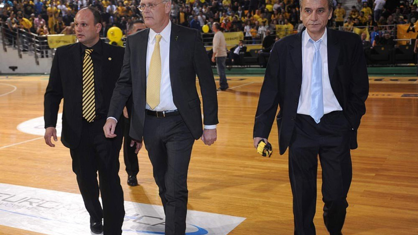 Λέει ότι έχει λύση (και) ο Κώνστας