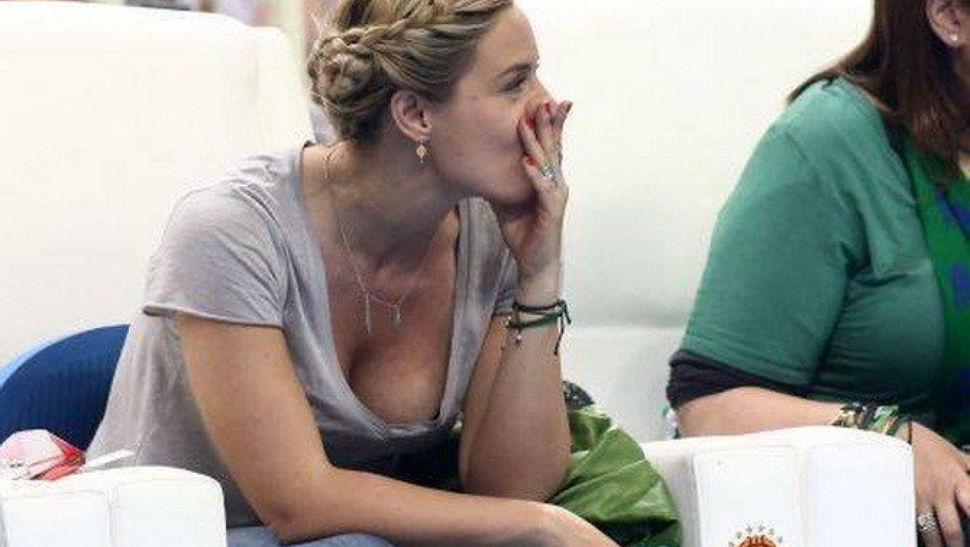 Η Μελέτη στη Μύκονο χωρίς σουτιέν! (pic)