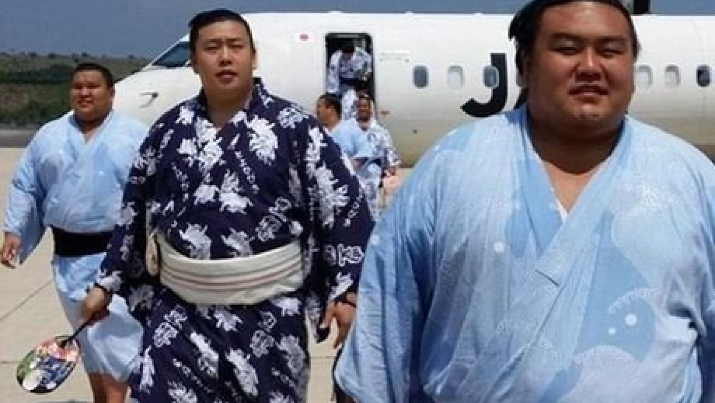 Ποιος είπε ότι δεν χωράνε σε ένα λεωφορείο 29 αθλητές του σούμο ;