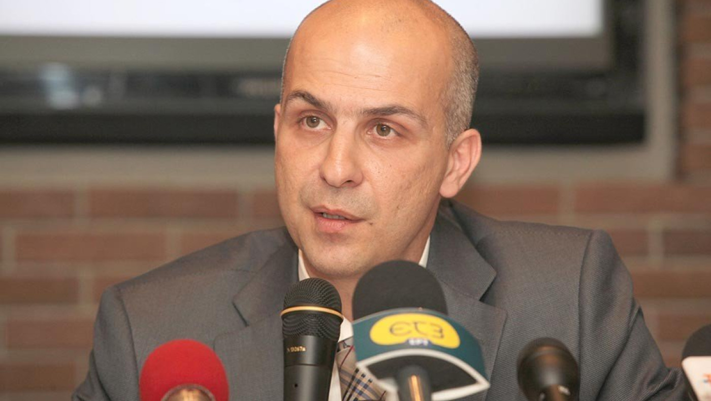 Τα αλλάζει όλα ή τον... αλλάζουν