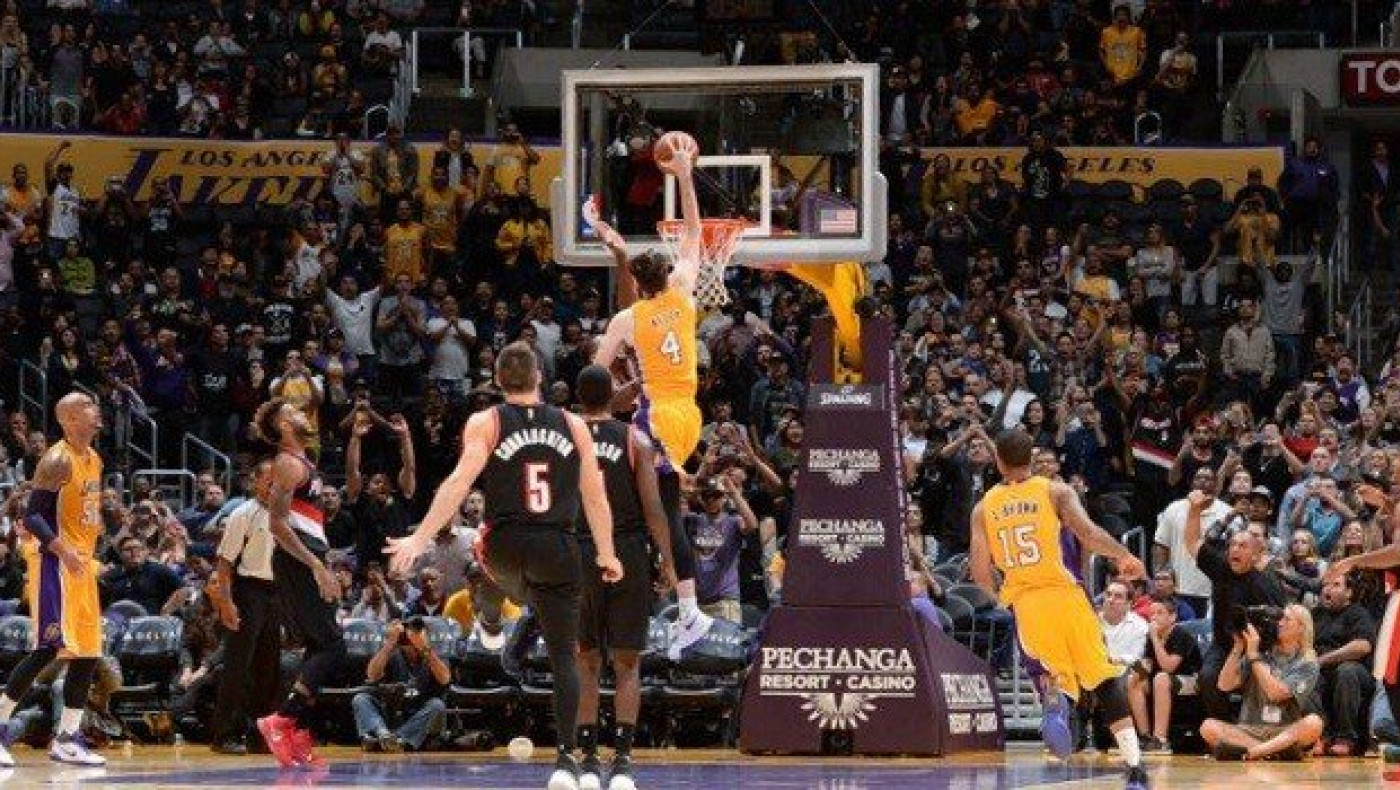 Απίθανο νικητήριο κάρφωμα από τον Κέλι (video)