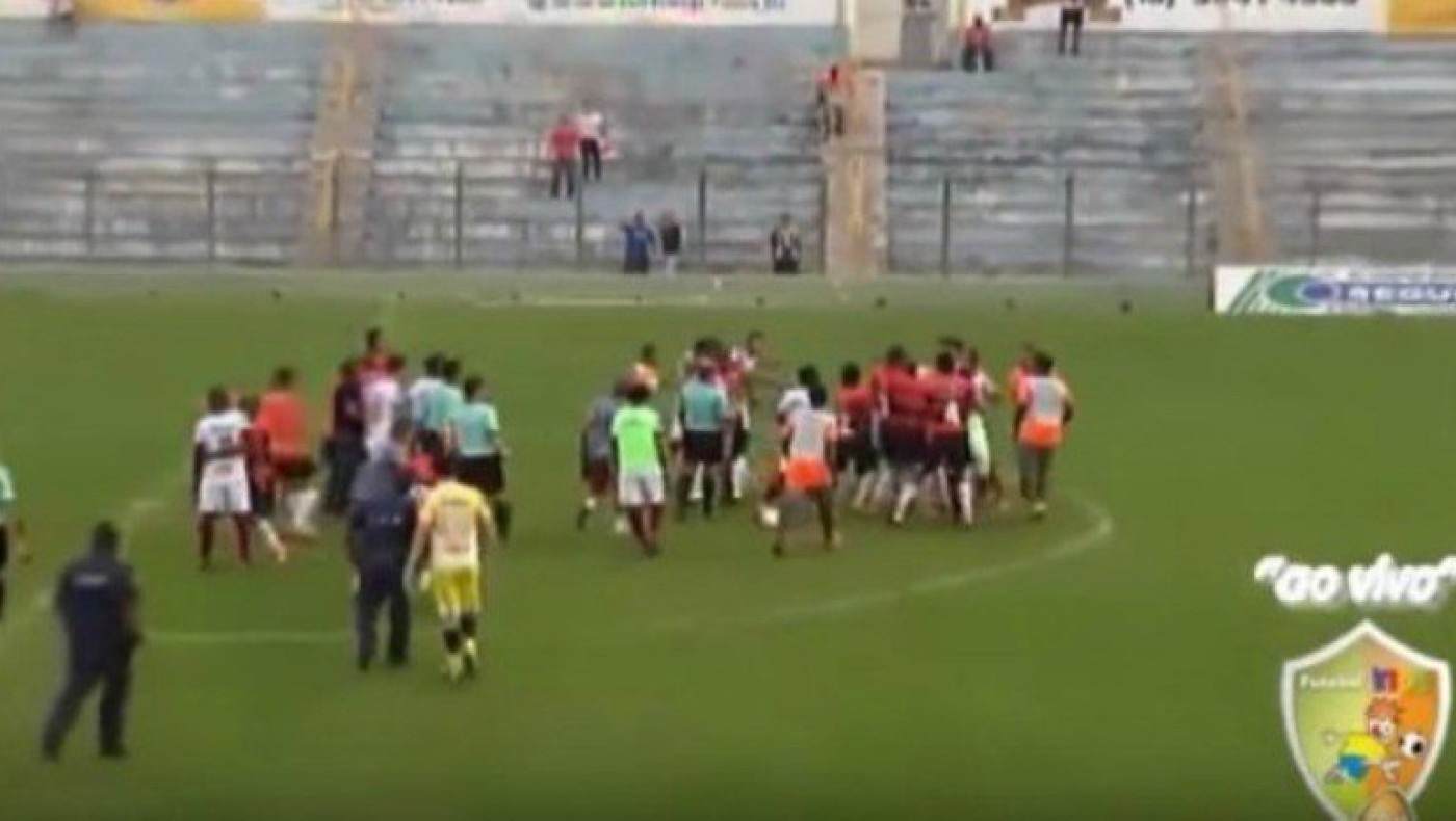 Απίστευτο ξύλο σε ματς Νέων στη Βραζιλία (video)