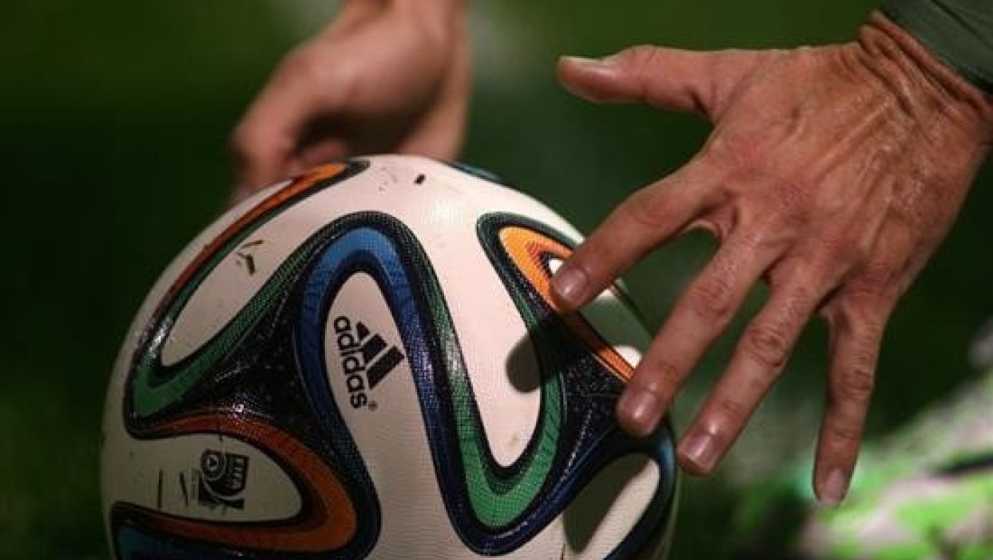 Μιλάνε όλοι εκτός από τους πρωταγωνιστές