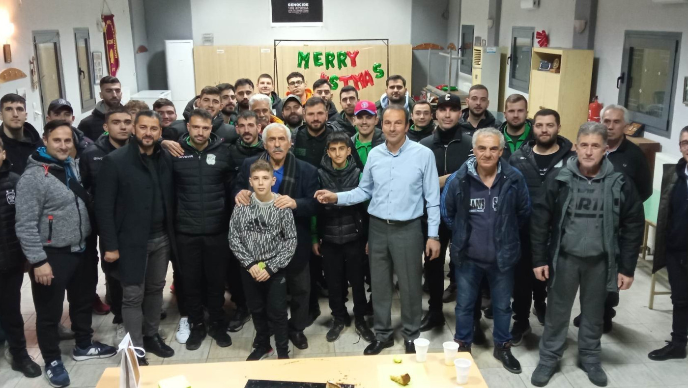 Εκοψε την πίτα της η Δάφνη Ακροποτάμου