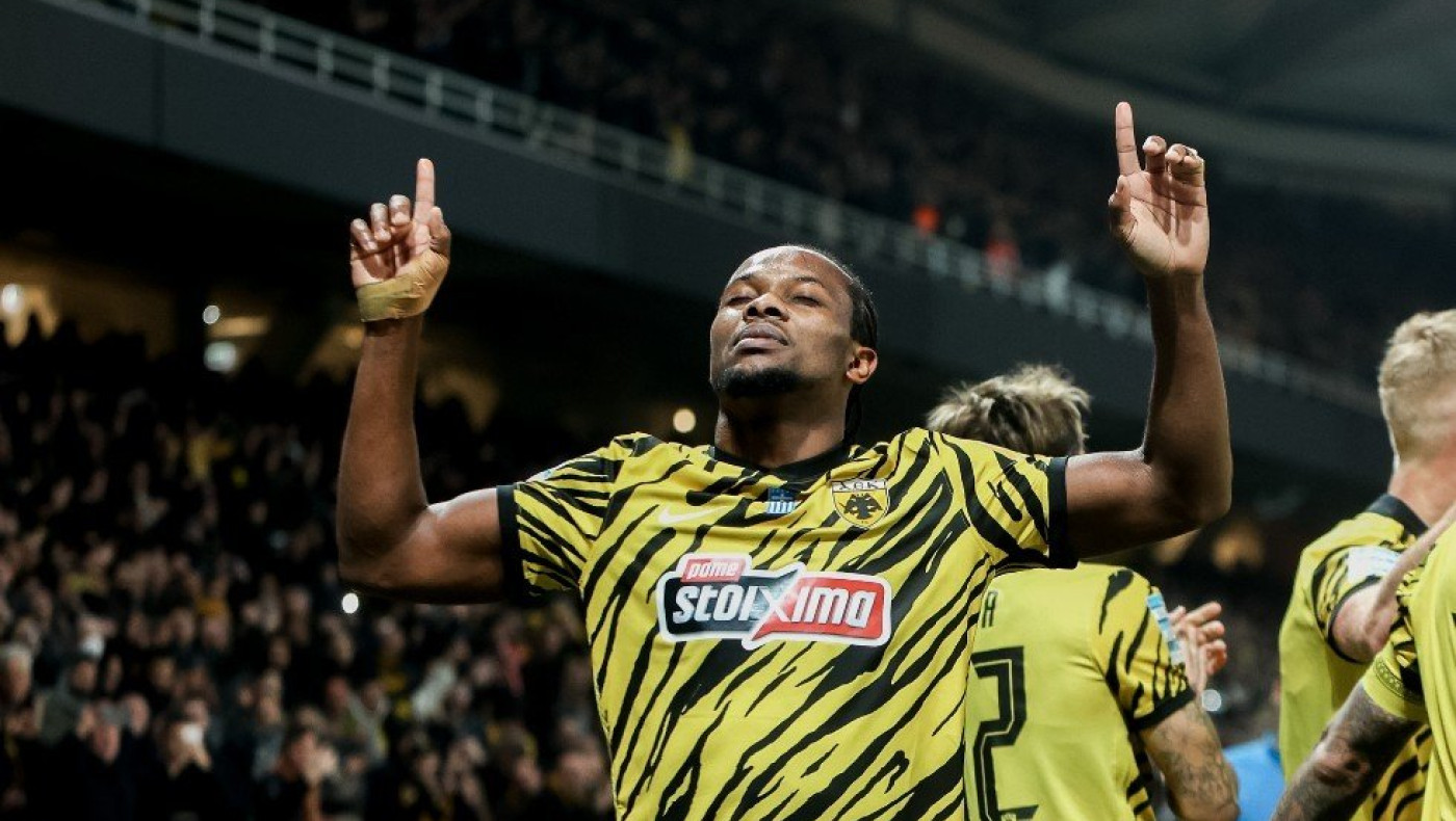 Ο Λιβάι Γκαρσία κάνει το 3-0 για την ΑΕΚ