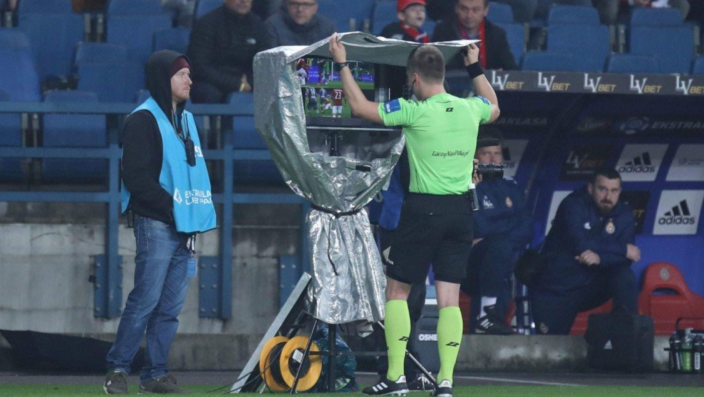 IFAB: Δοκιμές με διαιτητές να εξηγούν την αιτία παρέμβασης του VAR