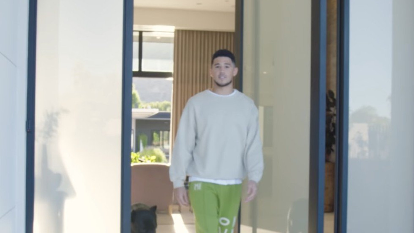 Ντέβιν Μπούκερ: To... φτωχικό του στα βάθη της ερήμου της Αριζόνα