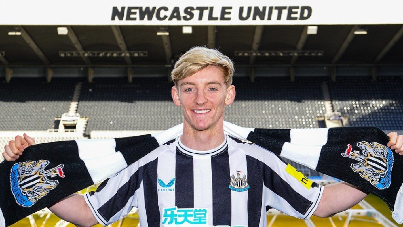 Νιουκάστλ: Ανακοίνωσε τον 21χρονο Άντονι Γκόρντον