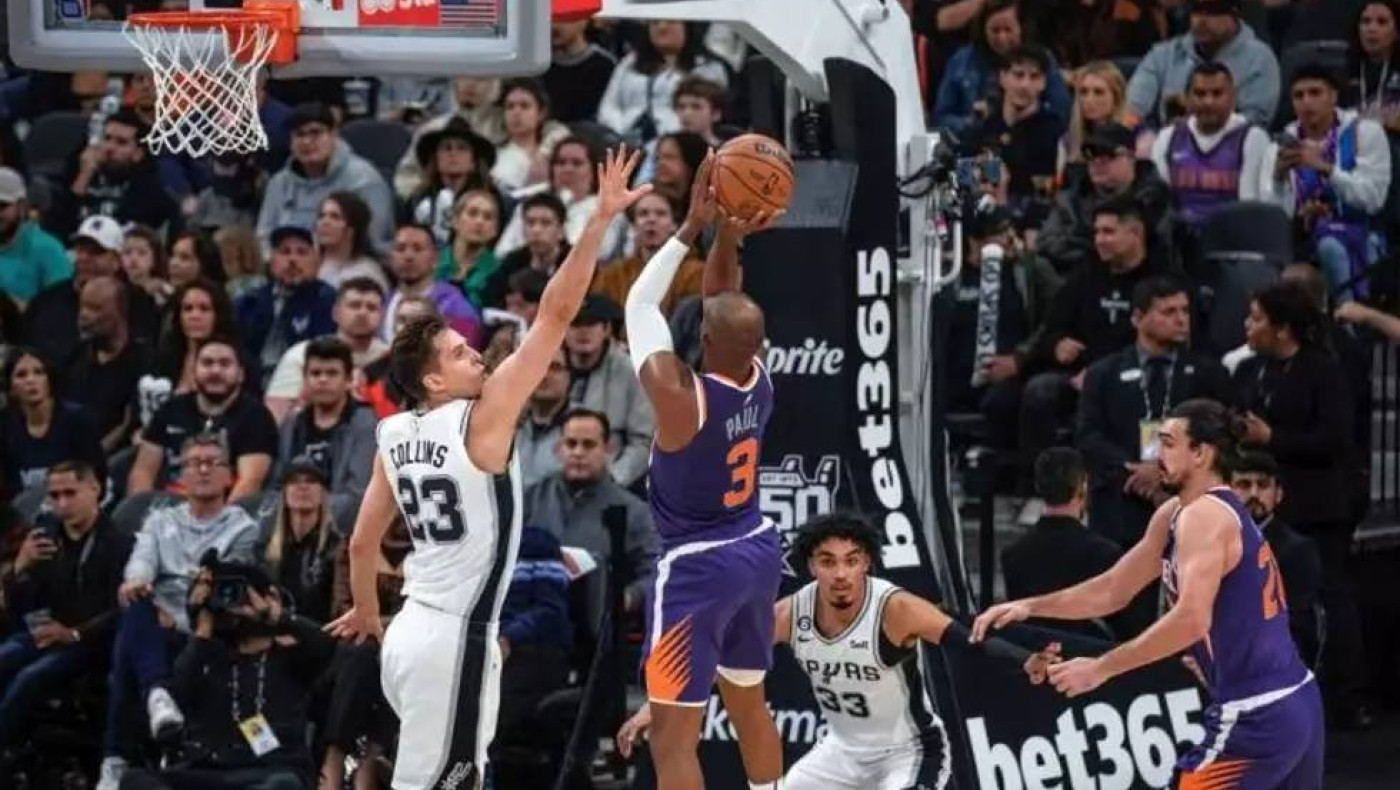 NBA: Συνέχισαν το σερί νικών Σανς-Γουίζαρντς, «βυθίζοντας» Σπερς και Πέλικανς αντίστοιχα