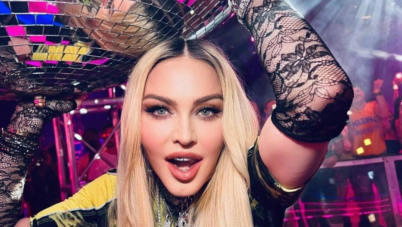 Η Μαντόνα «έπαθε» Wednesday: Έκανε τον viral χορό της Τζένα Ορτέγκα με το τραγούδι της Lady Gaga