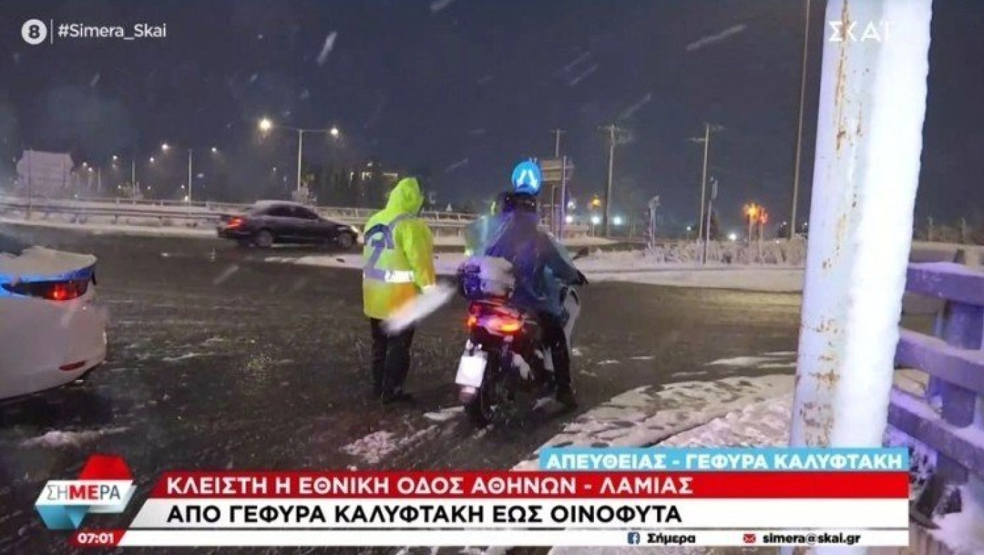 Απίστευτο: Έφτασε στην χιονισμένη γέφυρα Καλυφτάκη με «παπάκι» (vid)