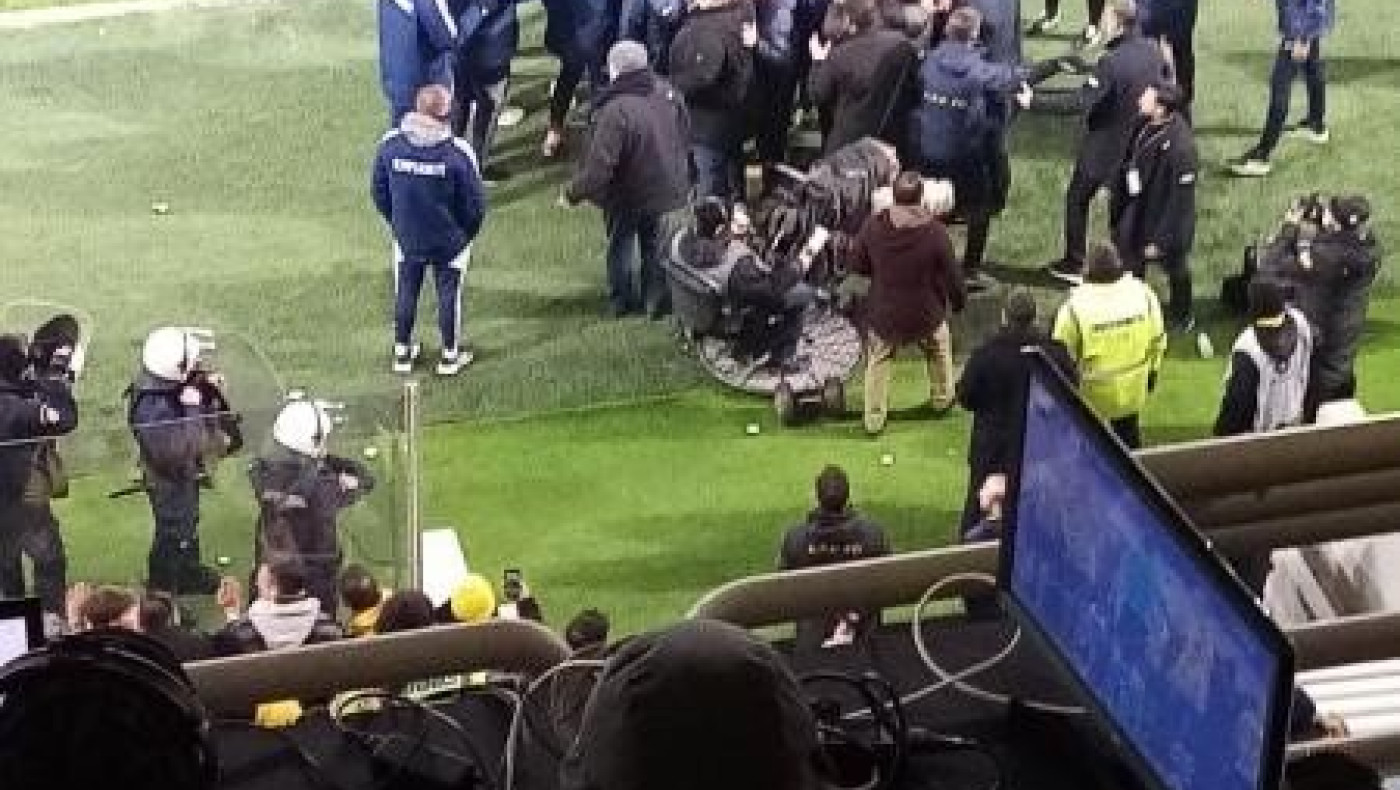 ΑΕΚ - Ολυμπιακός: Ο Αβραάμ χτύπησε τον Γιώργο Κοσμά!