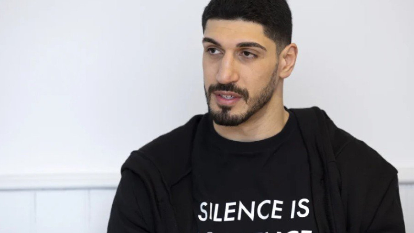 Ο Ενές Καντέρ προσευχήθηκε για την πατρίδα του